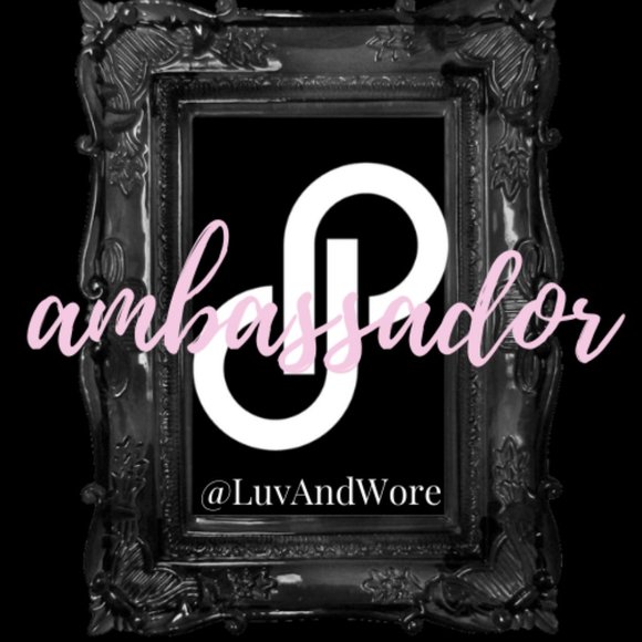 POSHMARK AMBASSADOR @LuvAndWore - Picture 1 of 2